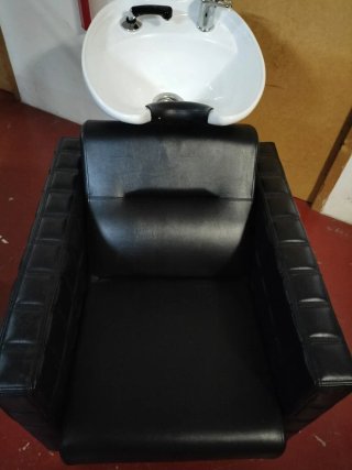 Lavacabezas en perfecto estado. Incluye grifo.
