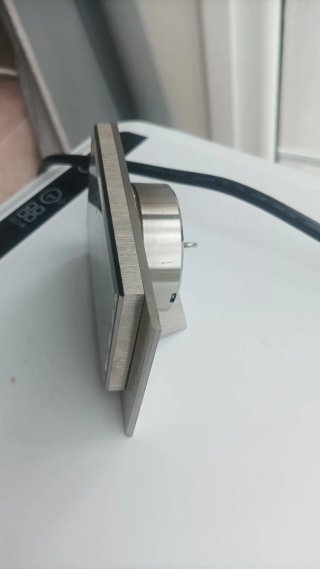 Reloj de latón vintage a cuerda