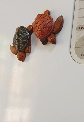 Lote 2 imanes de nevera Tortugas de madera tallada