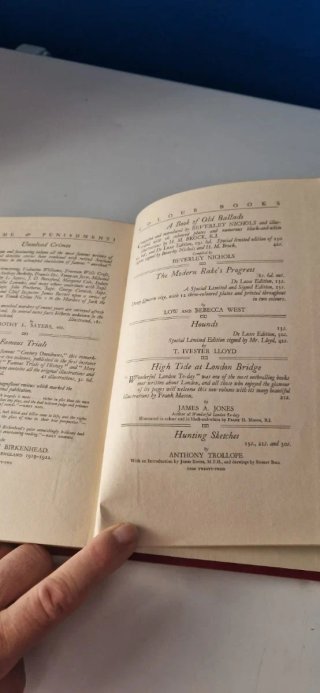 Libro antiguo en inglés" Clouds that Flee"