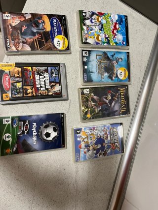 PSP Sony Negra con Juegos