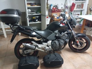 Moto negra y roja