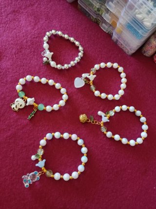Pulseras con dijes de animales