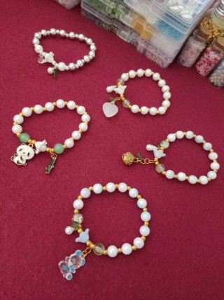 Pulseras con dijes de animales