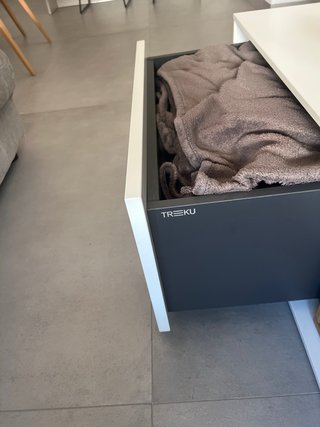 Mueble de salón Treku lacado blanco y maderatobaco