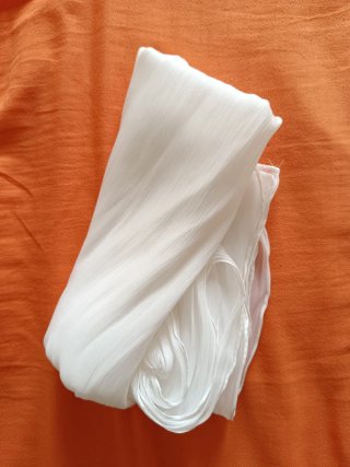 Pañuelo blanco de estilo seda