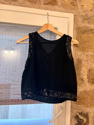 Blusa negra con lentejuelas