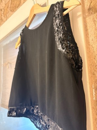 Blusa negra con lentejuelas