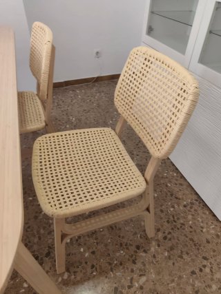 Voxlov Ikea Mesa y 4 sillas comedor madera y ratán