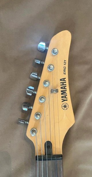 Guitarra Eléctrica Yamaha ERG 121 Negra