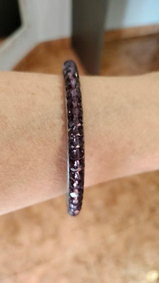 Pulsera plateada con diseño