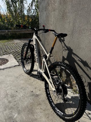 FOCUS SAM 6.8 (2022) Bicicleta Montaña
