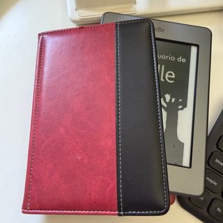 Kindle 4ª Gen con custodia rossa
