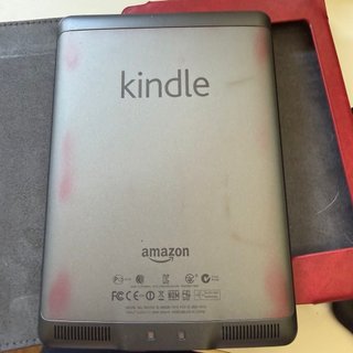 Kindle 4ª Gen con custodia rossa
