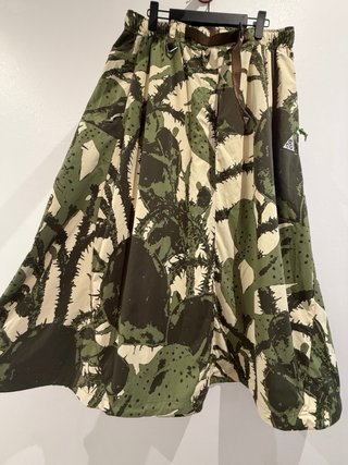 Falda Nike ACG Talla M Estampado Cactus