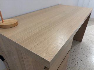 Escritorio de madera IKEA MALM