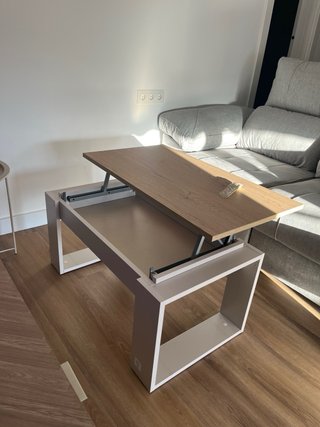 Mesa centro elevable para comer en sofá