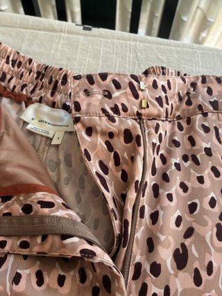 Pantalón de pinzas Anthropologie estampado