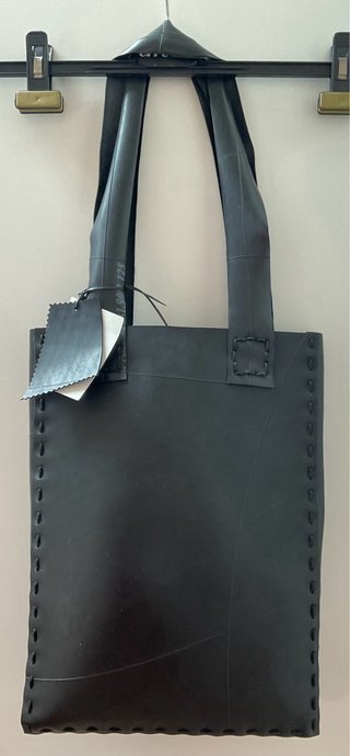 Borsa a spalla handmade incamera d'aria nera e oro