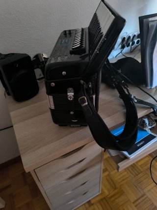 Acordeón Excelsior 96 bajos con MIDI y amplificado