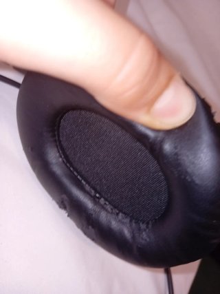 Cascos gaming negros y rojos con micrófono