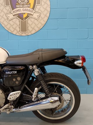 Triumph Thruxton 1200 Negra y Blanca