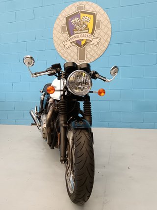 Triumph Thruxton 1200 Negra y Blanca