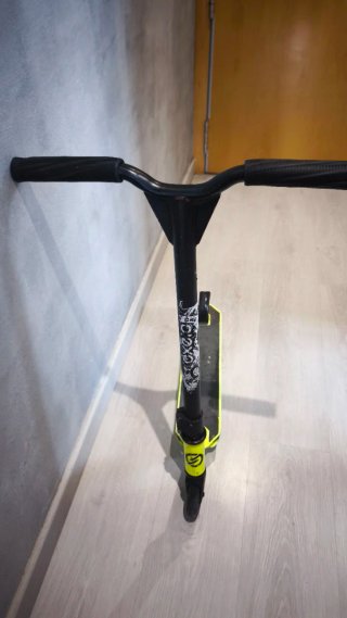 Patinete infantil amarillo