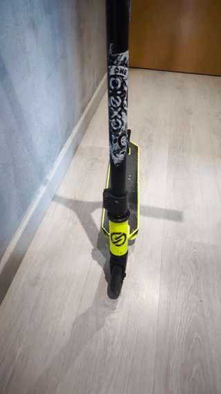 Patinete infantil amarillo