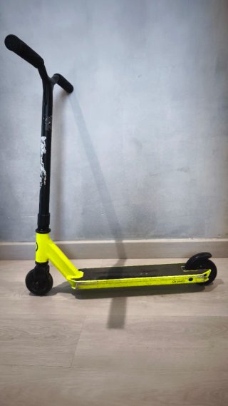 Patinete infantil amarillo