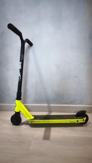 Patinete infantil amarillo