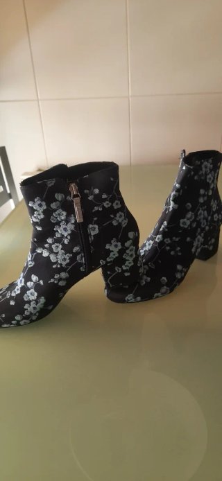 Botines Bershka estampado floral