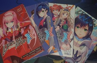 Lote de 4 tomos darling in the franxx