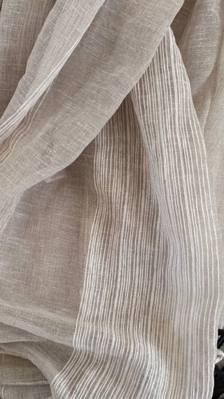 Tende beige a righe color lino