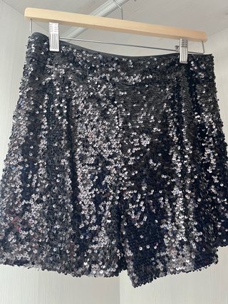Pantalón corto lentejuelas negro y plateado