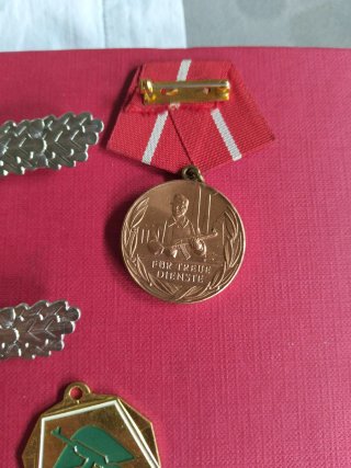 Spille, distintivi e medaglie DDR Germania Est