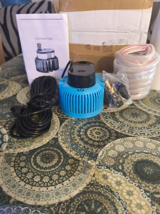 Bomba para piscina azul