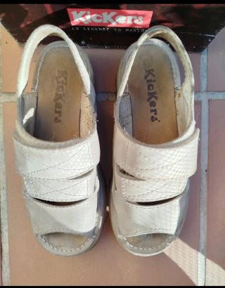 Sandalias Kickers plataforma años 2000