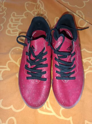 Zapatillas de fútbol Adidas rojas