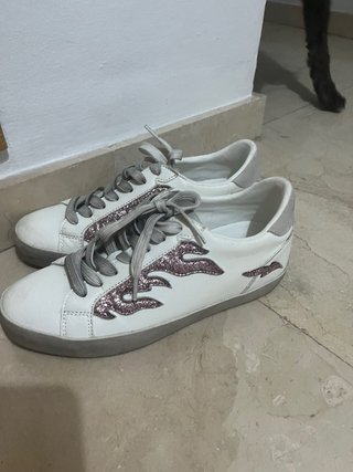 Zapatillas Brownie Blancas con Detalles Rosas