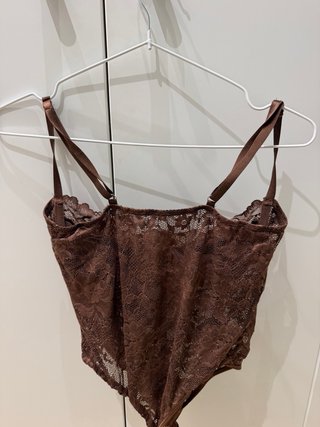 Body de encaje marrón