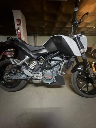 KTM Duke Negra y Blanca