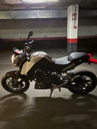 KTM Duke Negra y Blanca