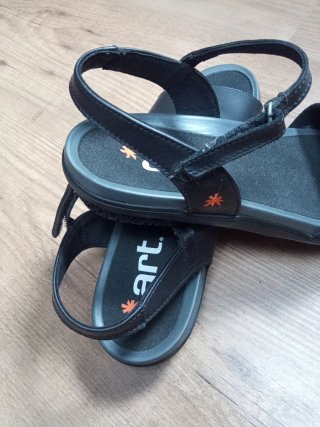 Sandalias Art Negras talla 41.