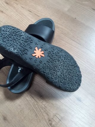 Sandalias Art Negras talla 41.