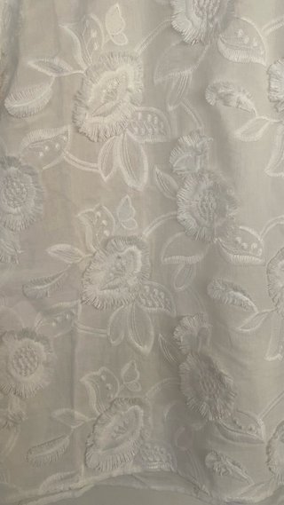Blusa blanca bordada con flores manga francesa 3/4