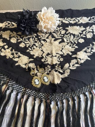 Manton Flamenca Negro