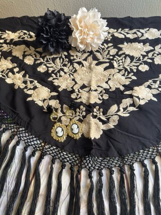 Manton Flamenca Negro