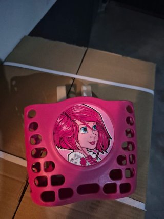 Bicicleta infantil rosa con ruedines