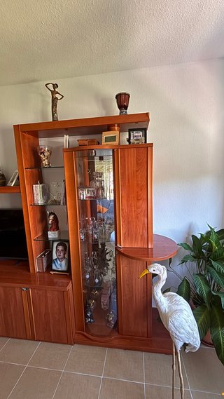 Mueble de salón madera y cristal